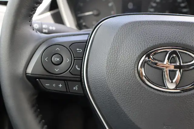 2025 Toyota Corolla SE Hatchback - Photo 11