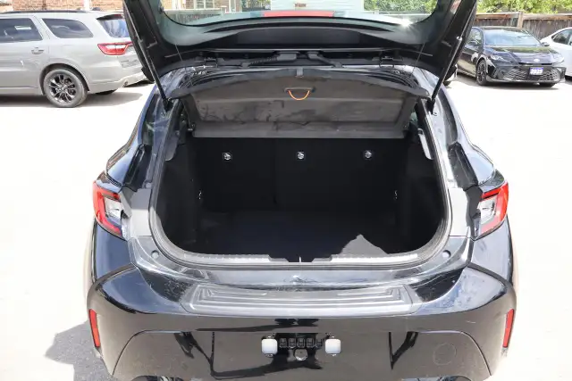 2025 Toyota Corolla SE Hatchback - Photo 13