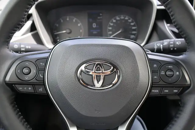 2025 Toyota Corolla SE Hatchback - Photo 15