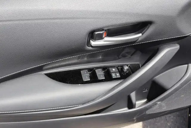 2025 Toyota Corolla SE Hatchback - Photo 21
