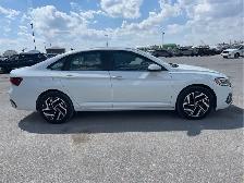 2024 Volkswagen Jetta - Photo 4