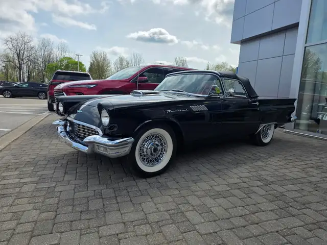 1957 Ford Thunderbird