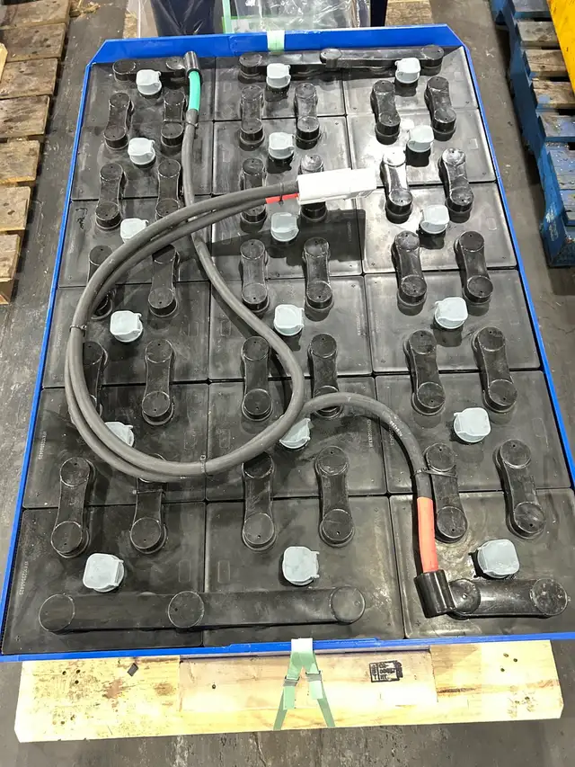 Lead acid new forklift battery - Photo 3