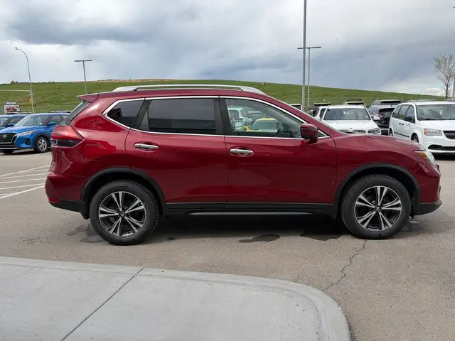 2020 Nissan Rogue SV AWD • Technology Package • 360 Cam • Moonro - Photo 9