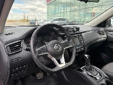 2020 Nissan Rogue SV AWD • Technology Package • 360 Cam • Moonro - Photo 14