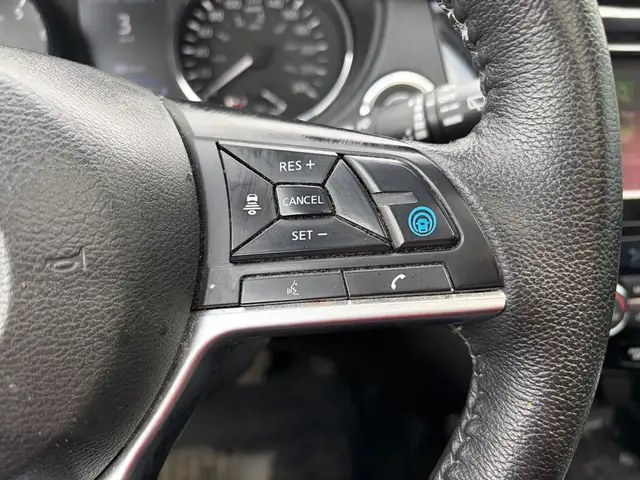 2020 Nissan Rogue SV AWD • Technology Package • 360 Cam • Moonro - Photo 18