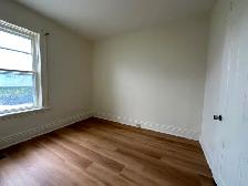 SPACIOUS 3 BDRM TOWNHOUSE – EDGE OF DOWNTOWN! - Photo 8