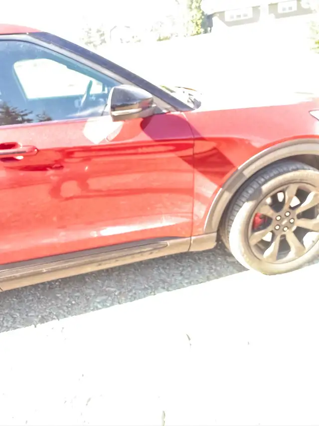 Ford Explorer - Photo 2