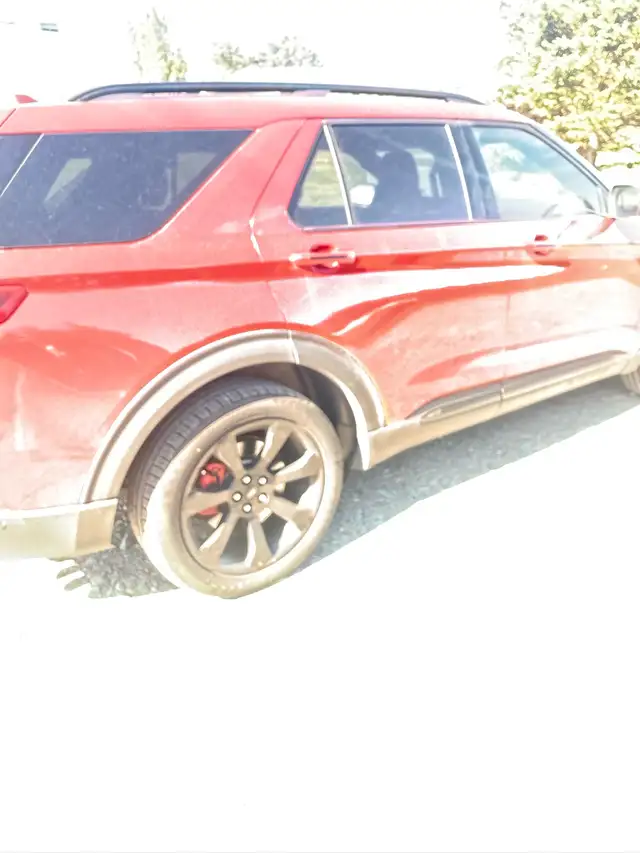 Ford Explorer - Photo 3