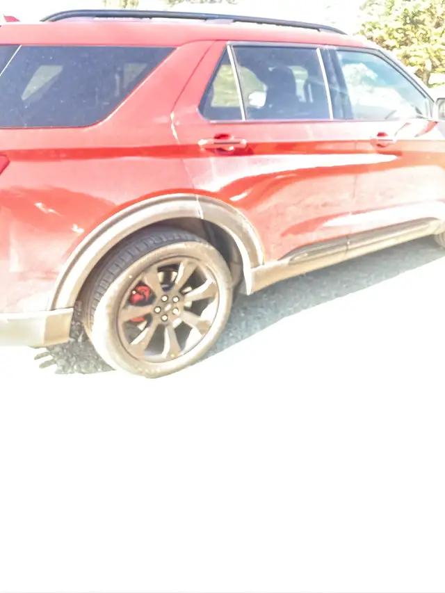 Ford Explorer - Photo 5