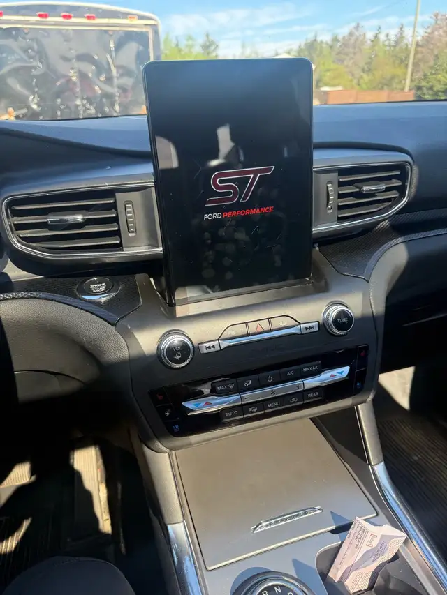 Ford Explorer - Photo 6