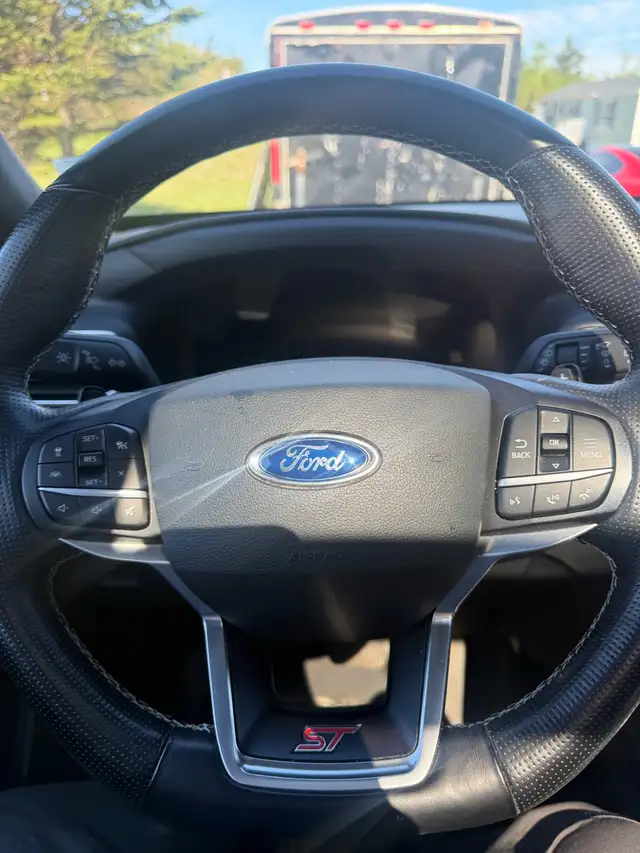 Ford Explorer - Photo 7