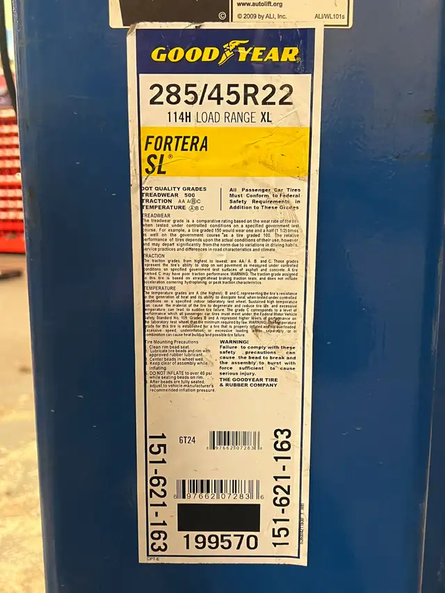 FOR SALE: 'Atlas Apex 12' 12,000 lbs Vehicle Lift - Photo 4