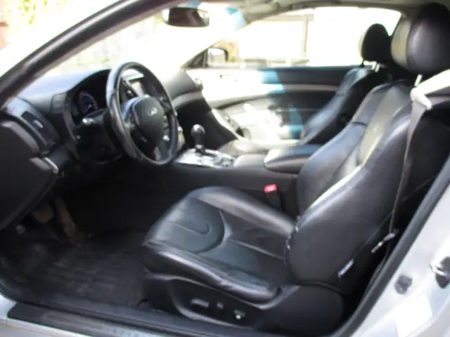 2011 Infiniti G37x coupe - Photo 6