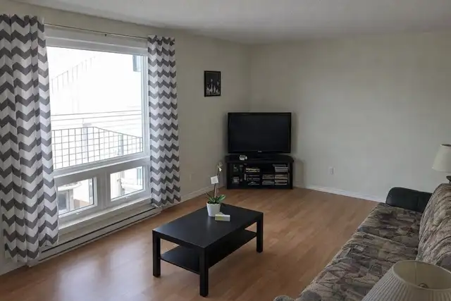 2 Bedroom 3rd floor Apartment in Pembroke