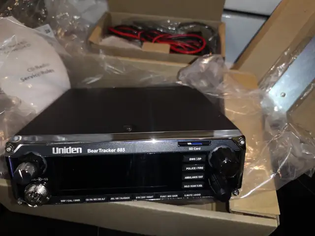 Uniden BearTracker 885 CB Radio   Digital Scanner - Photo 4