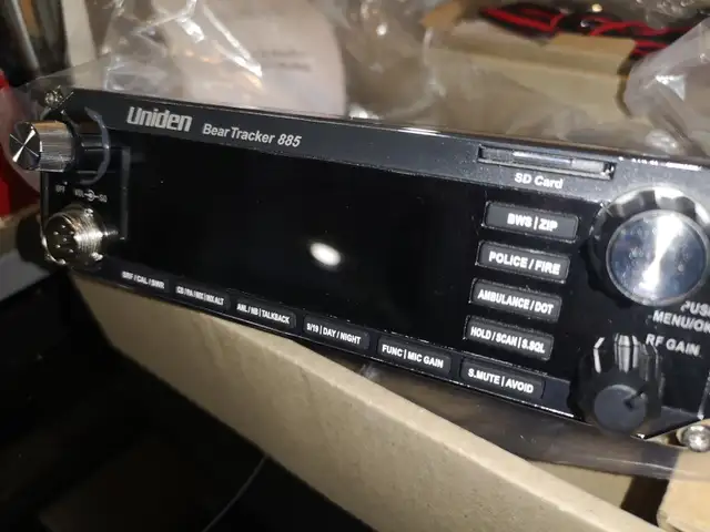 Uniden BearTracker 885 CB Radio   Digital Scanner - Photo 5