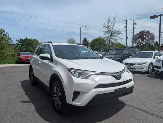 2017 Toyota RAV4 LE • AWD Camera Bluetooth