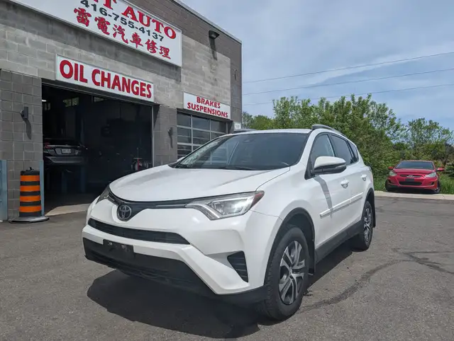 2017 Toyota RAV4 LE • AWD Camera Bluetooth - Photo 3