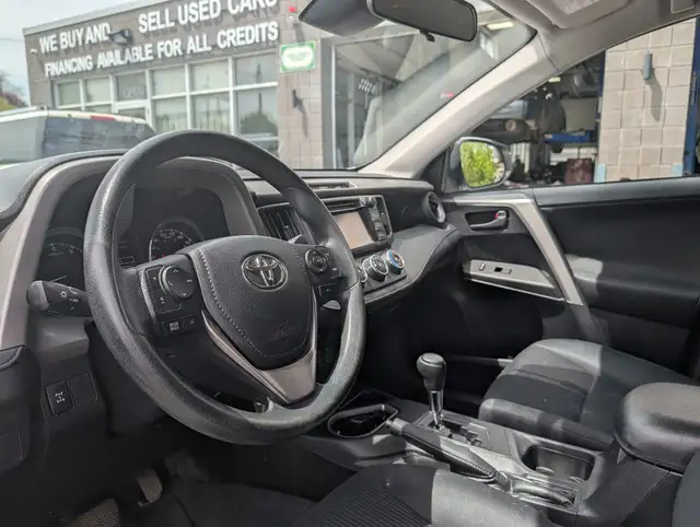 2017 Toyota RAV4 LE • AWD Camera Bluetooth - Photo 9