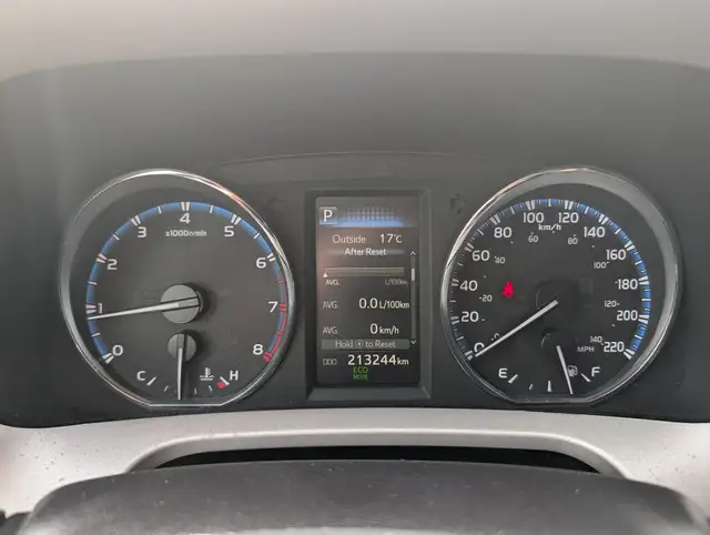2017 Toyota RAV4 LE • AWD Camera Bluetooth - Photo 12