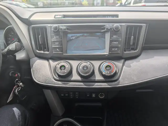 2017 Toyota RAV4 LE • AWD Camera Bluetooth - Photo 14