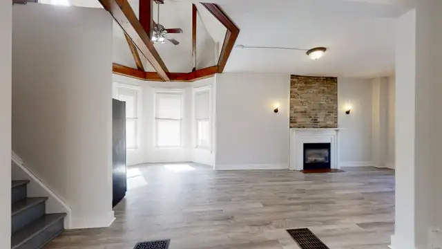 Modern Loft 2 Bed w/ Parking & AC | $1750   Util Aug 1 Avail