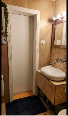 Appartement loft de deux chambres fermées , chauffage inclus. - Photo 9