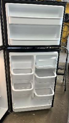 Amana 30" Very Clean Refrigerator-30-Day Warranty - Photo 4