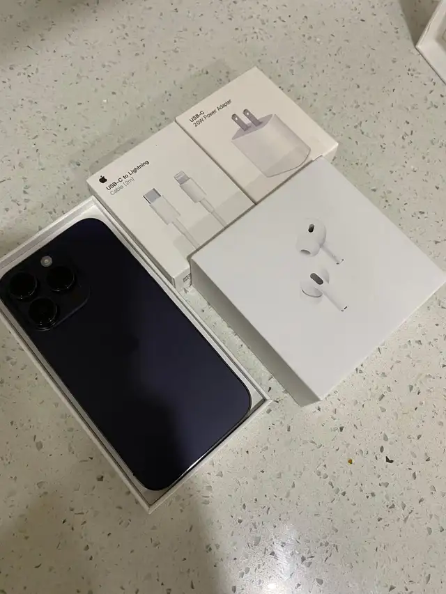 iPhone 14 Pro 256gb Airpods/Adapter/Delivery