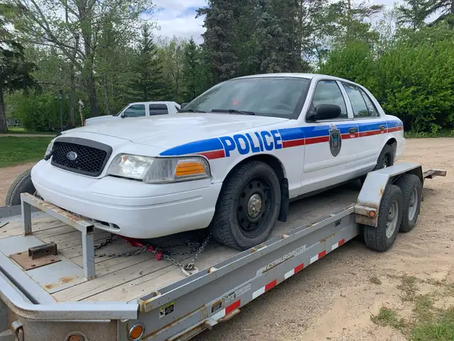 2006 Ford Crown Victoria - Photo 2