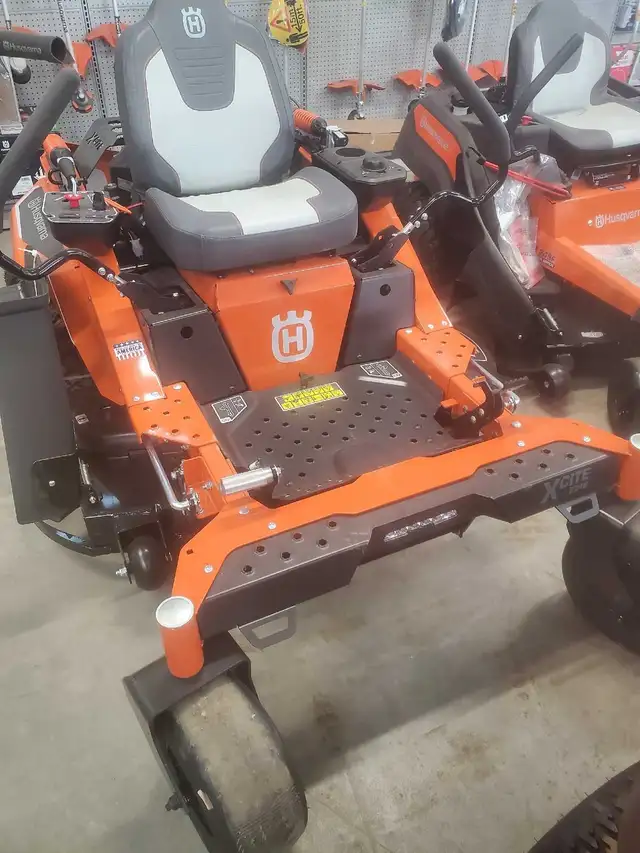 XCITE Z345 HUSQVARNA ZERO TURN MOWER