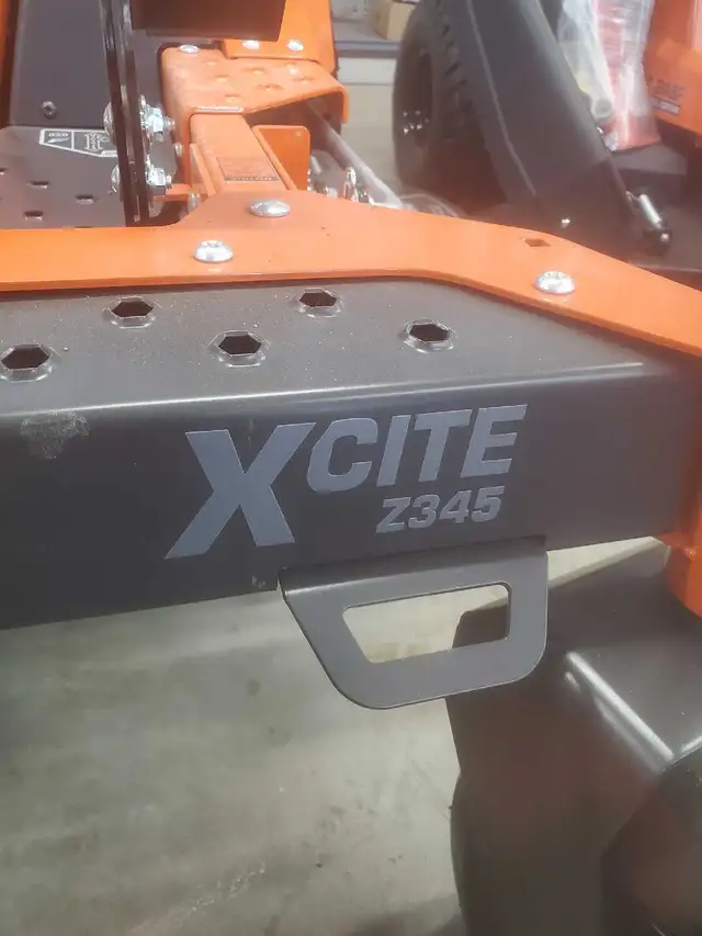 XCITE Z345 HUSQVARNA ZERO TURN MOWER - Photo 2
