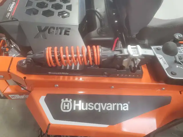 XCITE Z345 HUSQVARNA ZERO TURN MOWER - Photo 3