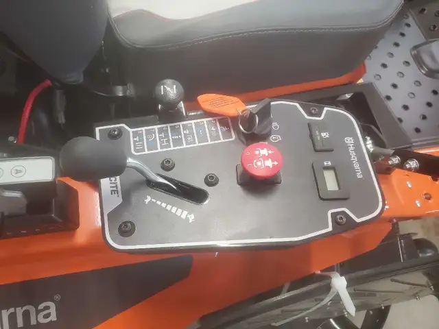XCITE Z345 HUSQVARNA ZERO TURN MOWER - Photo 4