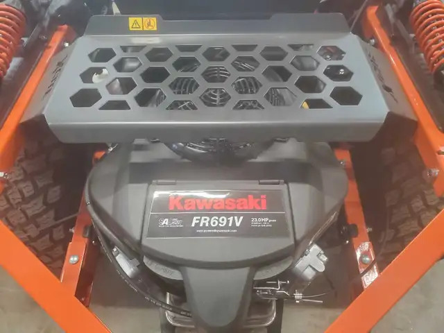 XCITE Z345 HUSQVARNA ZERO TURN MOWER - Photo 5