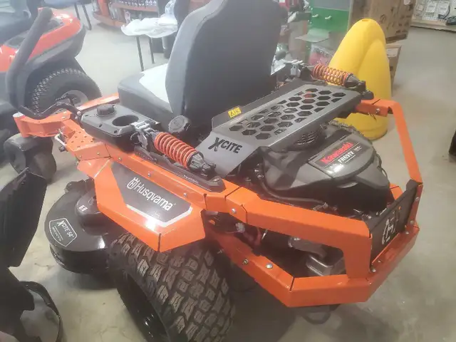 XCITE Z345 HUSQVARNA ZERO TURN MOWER - Photo 6