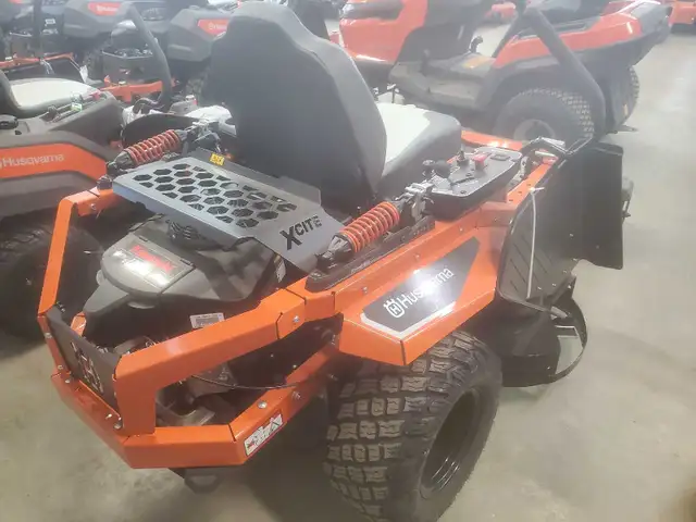 XCITE Z345 HUSQVARNA ZERO TURN MOWER - Photo 7