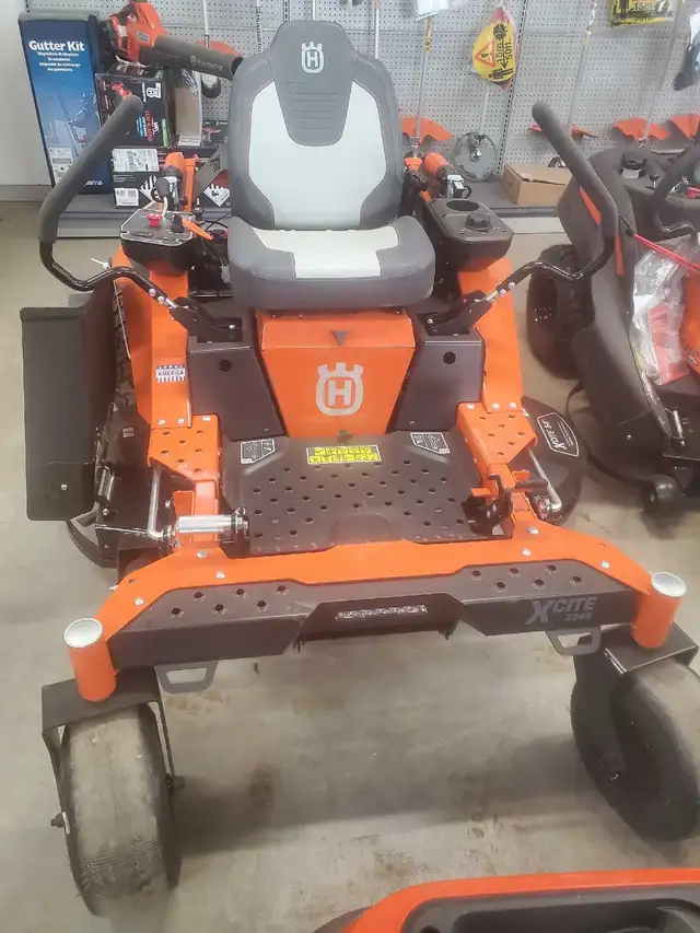 XCITE Z345 HUSQVARNA ZERO TURN MOWER - Photo 8