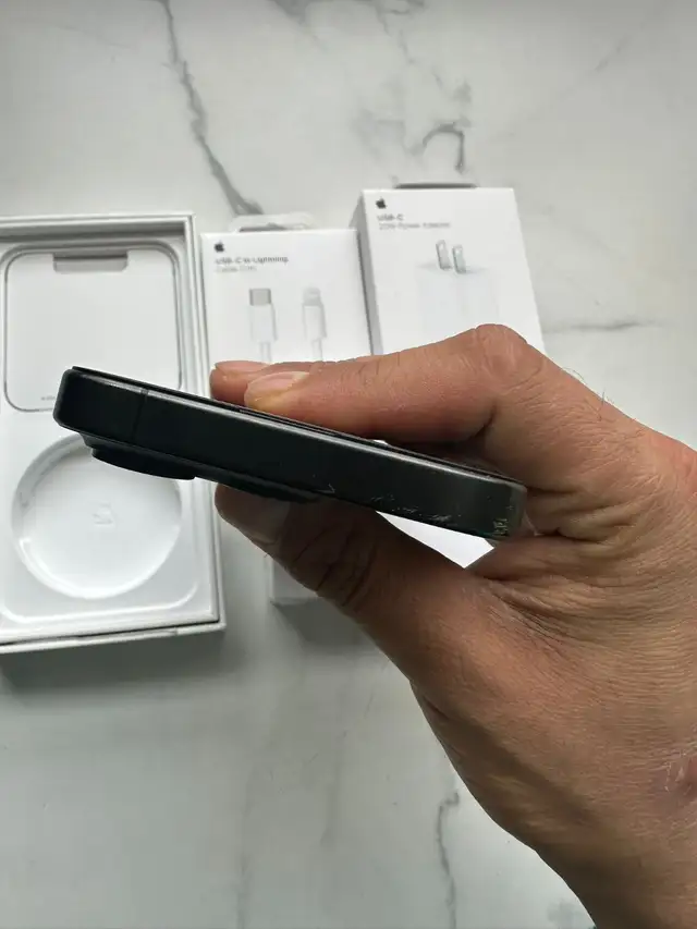 iPhone 15 Pro 128gb 80% batteryAirpods/Fast Charger/Delivery - Photo 7