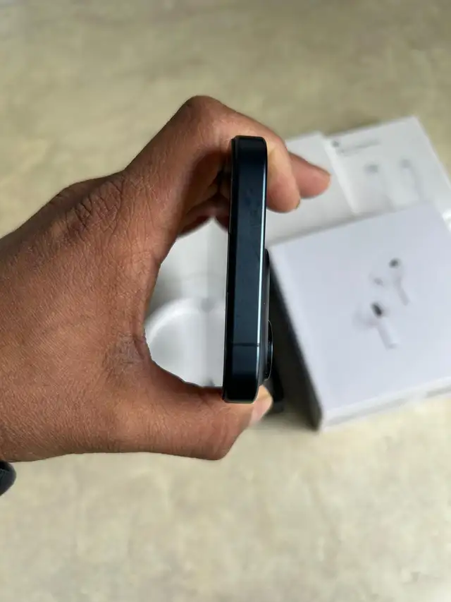 iPhone 15 Pro 128gb 89% batt Airpods/Fast Charger/Delivery - Photo 2
