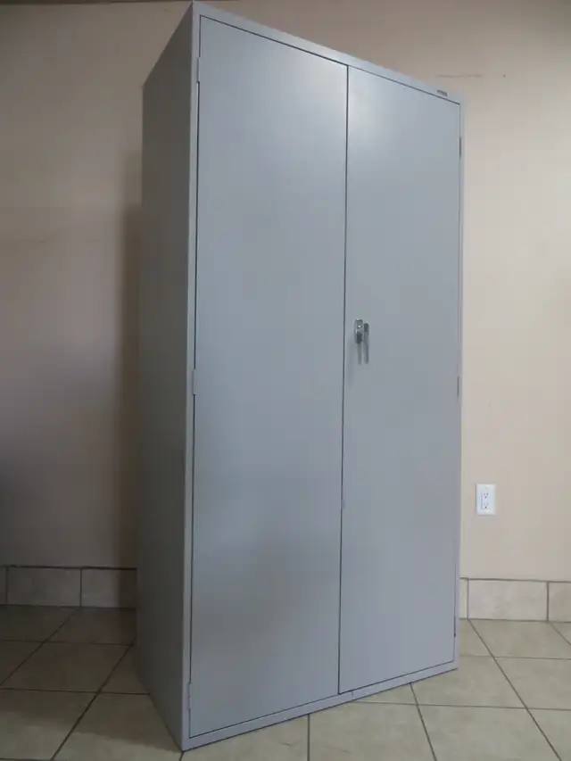 Metal Storage Cabinet, Lock and Key