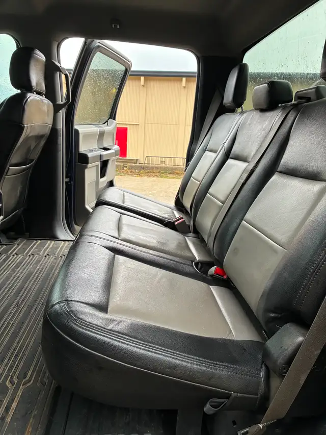 2019 Ford F350 XLT Crew Cab short box - Photo 2
