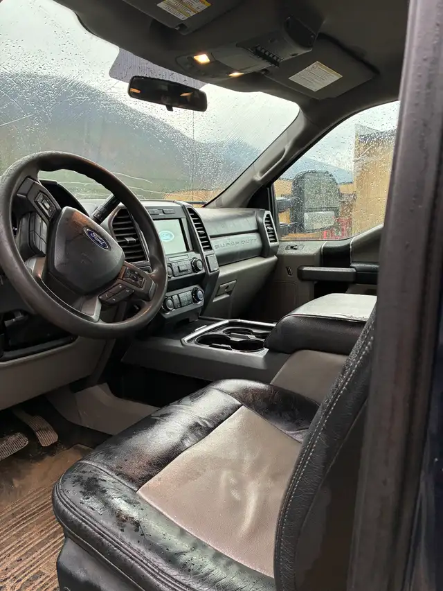 2019 Ford F350 XLT Crew Cab short box - Photo 5