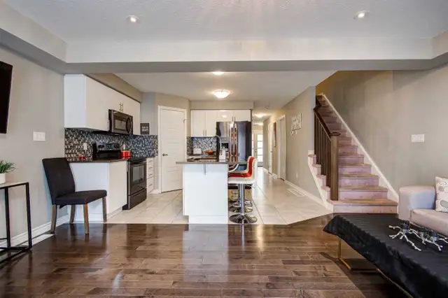 Stunning FULL 3 Bedroom House for Rent Guelph July 1st - Photo 3