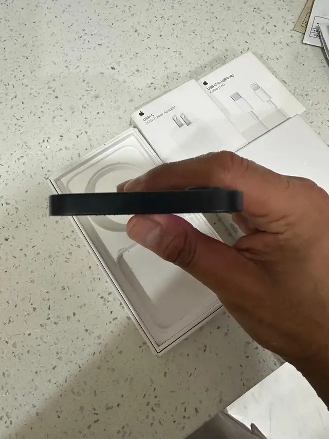 iPhone 16e 128gb Airpods/Fast Charger/Delivery - Photo 4