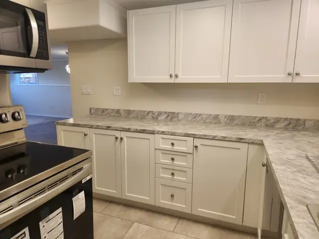 425 MacKenzie Ave-basement suite - Photo 2