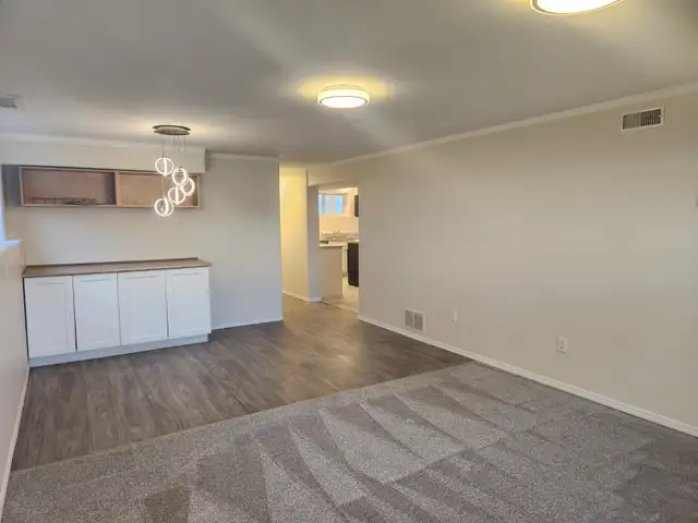 425 MacKenzie Ave-basement suite - Photo 6