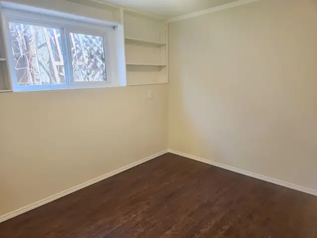 425 MacKenzie Ave-basement suite - Photo 8