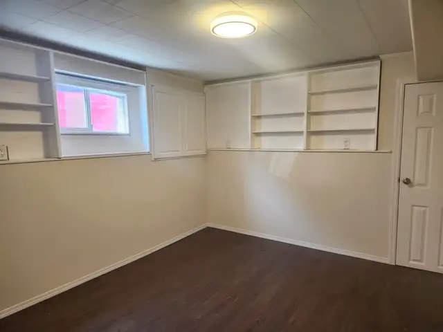 425 MacKenzie Ave-basement suite - Photo 9